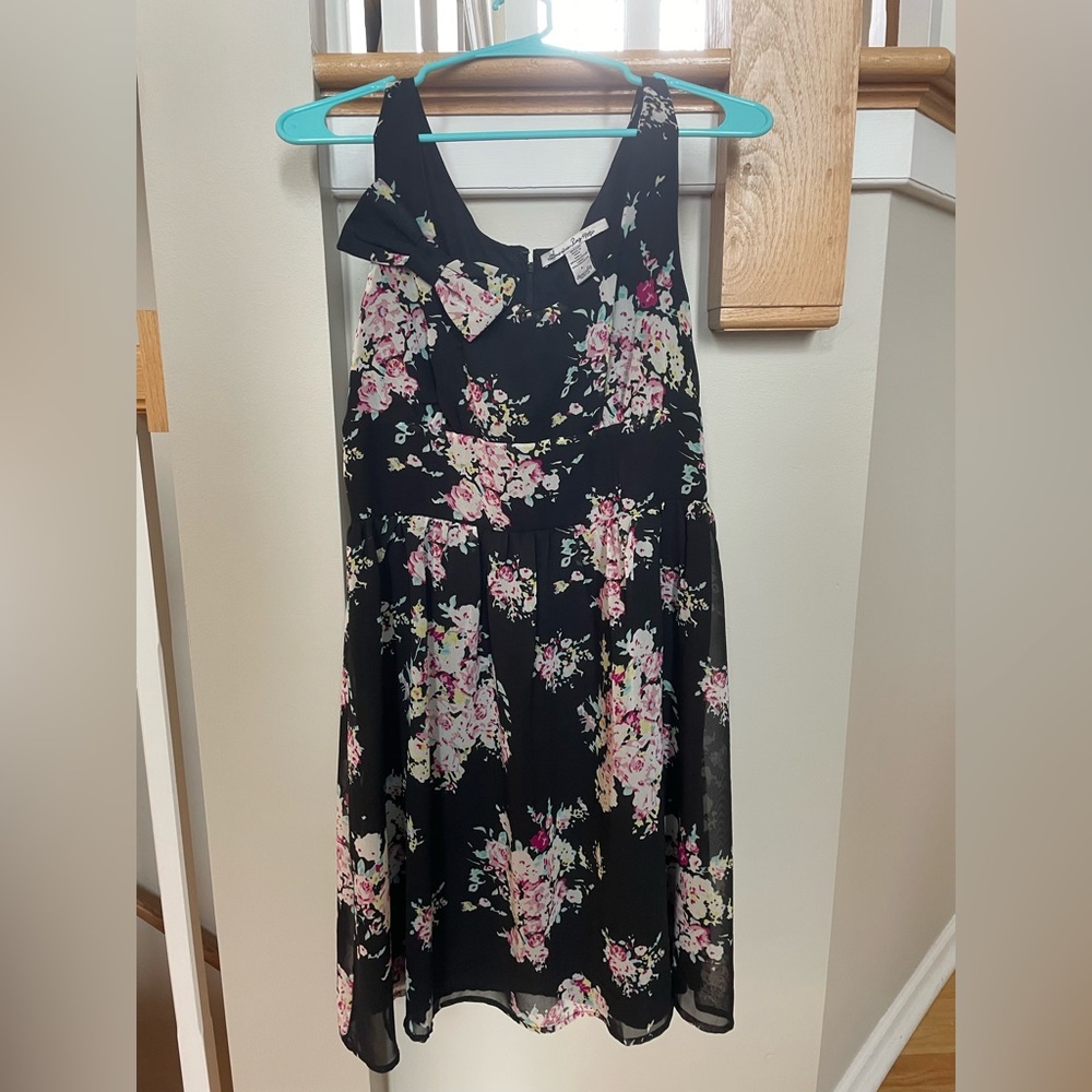 Juniors Large Floral Black Lined Dress